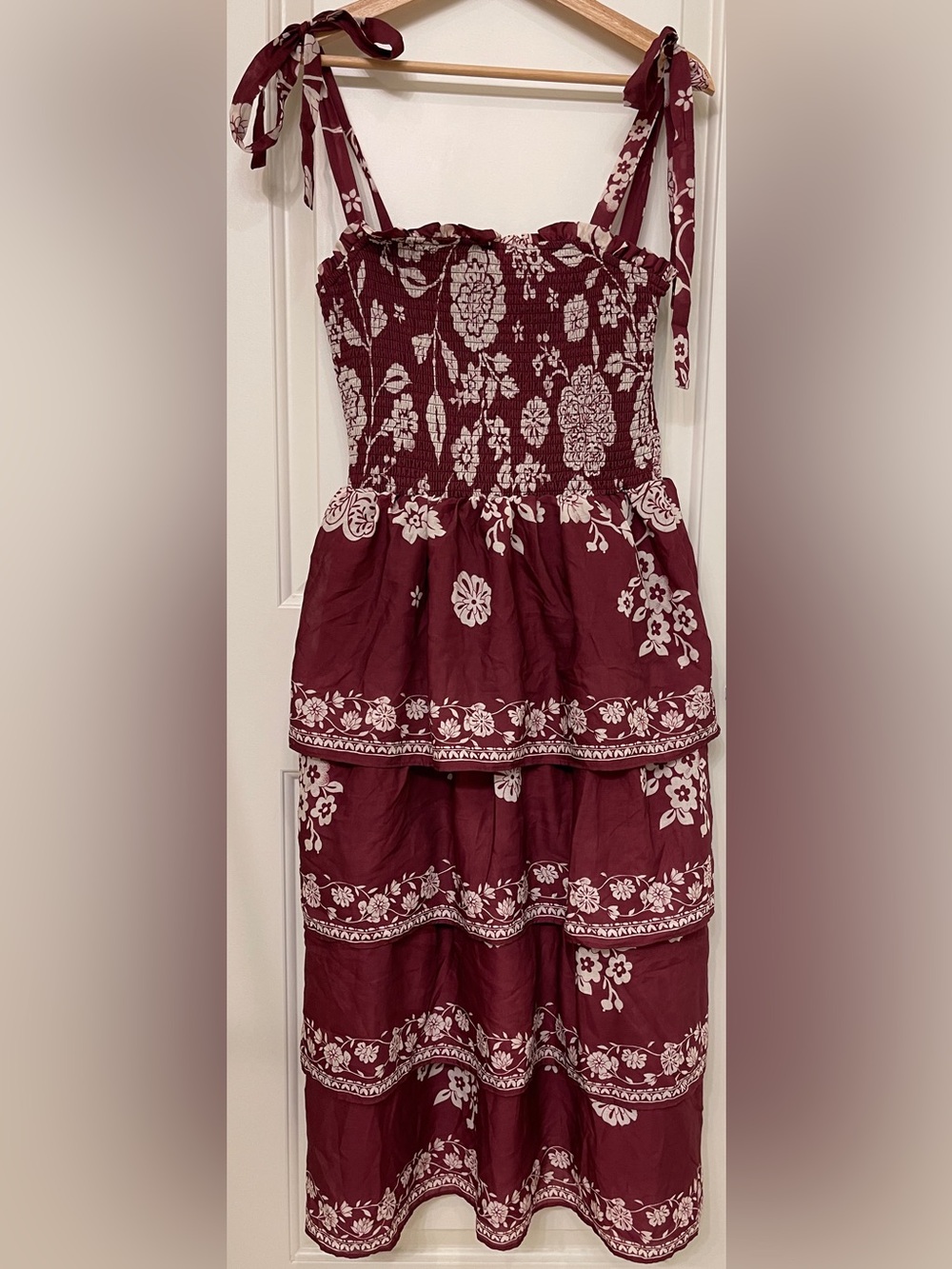 Francesca's Collections Burgundy Floral Tiered Midi Dress with White Print